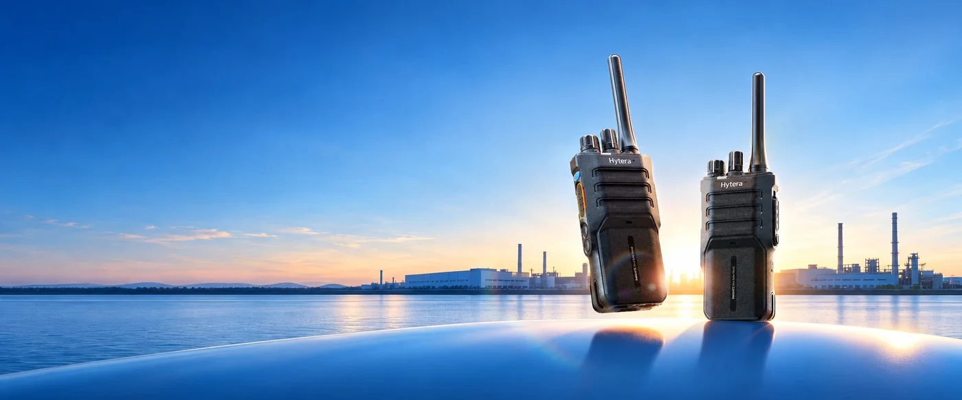 Rádios Hytera da série XP6 em composição oficial com ambiente industrial
